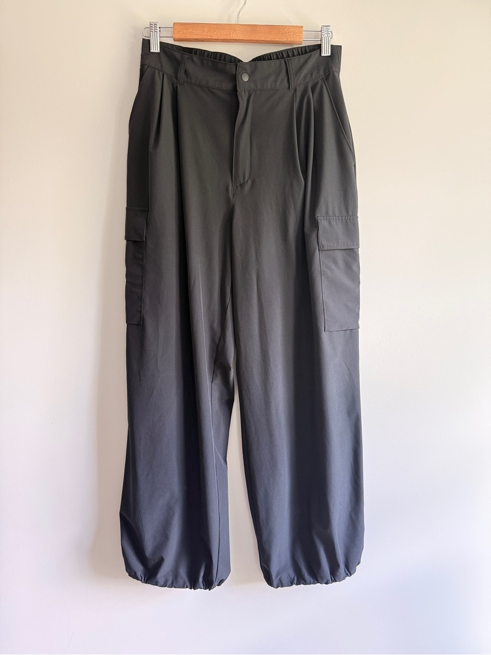 GAP Black Runaround Cargo Jogger Pants for Women